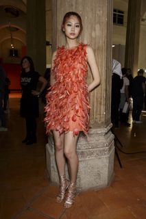 Hoyeon feet photo thumbnail