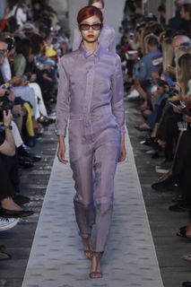 Hoyeon feet photo thumbnail