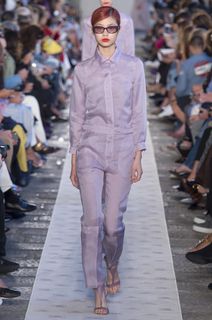 Hoyeon feet photo thumbnail