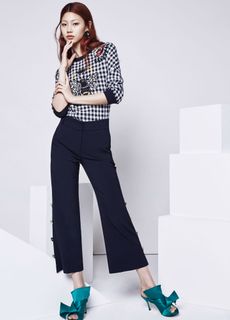 Hoyeon feet photo thumbnail