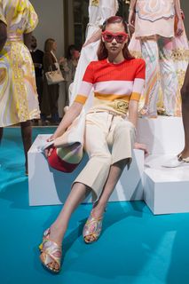 Hoyeon feet photo thumbnail