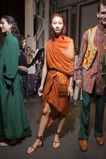 Hoyeon feet photo thumbnail