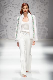 Hoyeon feet photo thumbnail