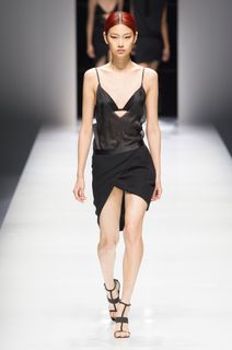 Hoyeon feet photo thumbnail