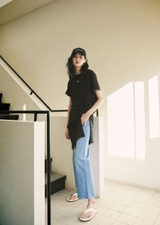 Hoyeon feet photo thumbnail