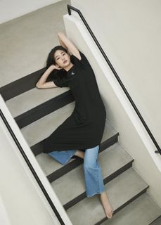 Hoyeon feet photo thumbnail