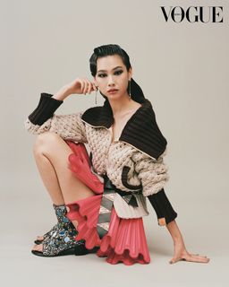 Hoyeon feet photo 8