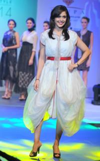Hrishitaa Bhatt feet photo 6