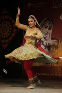 Hrishitaa Bhatt feet photo 1
