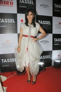 Hrishitaa Bhatt feet photo 17