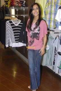 Hrishitaa Bhatt feet photo 13