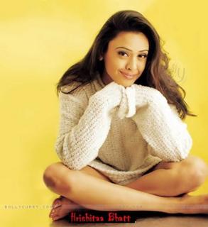 Hrishitaa Bhatt feet photo 11