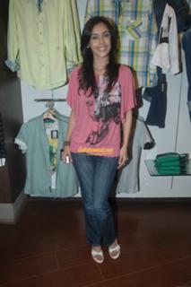 Hrishitaa Bhatt feet photo 8