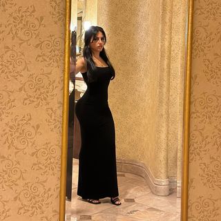 Huda Mustafa feet photo thumbnail