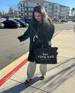 Huda Mustafa feet photo thumbnail