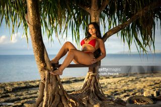 Huda Mustafa feet photo thumbnail