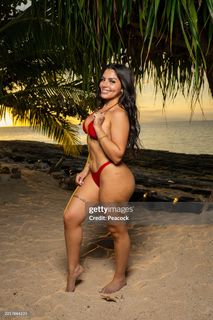 Huda Mustafa feet photo thumbnail