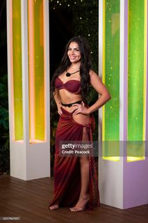 Huda Mustafa feet photo thumbnail