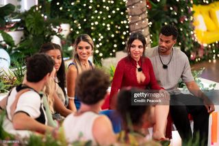 Huda Mustafa feet photo thumbnail