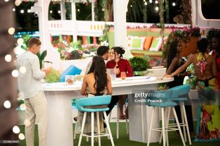 Huda Mustafa feet photo thumbnail