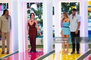 Huda Mustafa feet photo thumbnail