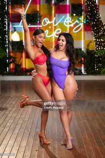 Huda Mustafa feet photo thumbnail