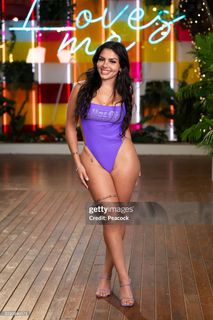 Huda Mustafa feet photo thumbnail