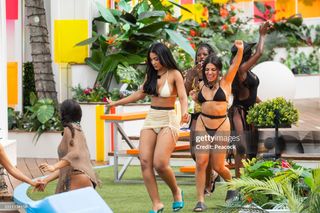 Huda Mustafa feet photo thumbnail