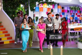 Huda Mustafa feet photo thumbnail