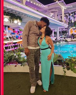 Huda Mustafa feet photo thumbnail