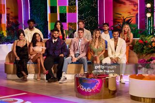 Huda Mustafa feet photo thumbnail