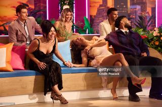 Huda Mustafa feet photo thumbnail