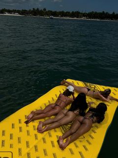 Huda Mustafa feet photo thumbnail