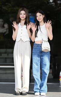 Huh Yun-jin feet photo thumbnail