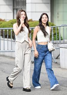 Huh Yun-jin feet photo thumbnail