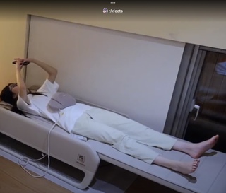 Huh Yun-jin feet photo thumbnail