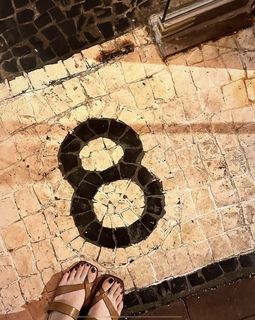 Huh Yun-jin feet photo thumbnail