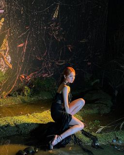 Huh Yun-jin feet photo thumbnail