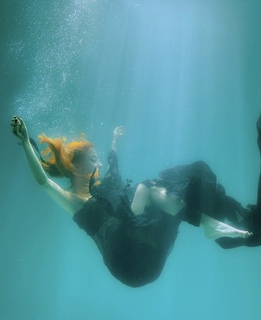 Huh Yun-jin feet photo thumbnail