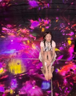 Huh Yun-jin feet photo thumbnail