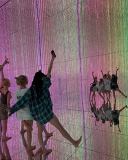 Huh Yun-jin feet photo thumbnail