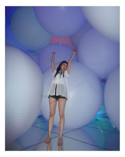 Huh Yun-jin feet photo thumbnail