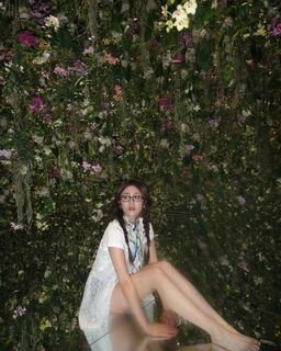 Huh Yun-jin feet photo thumbnail