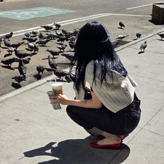 Huh Yun-jin feet photo thumbnail