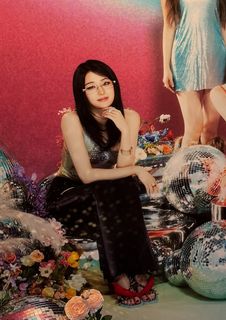 Huh Yun-jin feet photo thumbnail