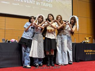 Huh Yun-jin feet photo thumbnail