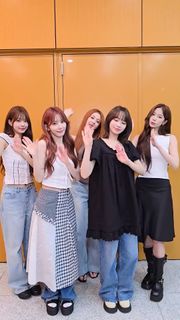 Huh Yun-jin feet photo thumbnail