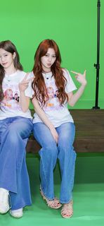 Huh Yun-jin feet photo thumbnail