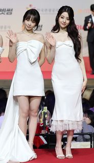 Huh Yun-jin feet photo 12