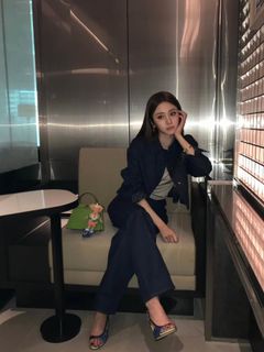 Huh Yun-jin feet photo 17